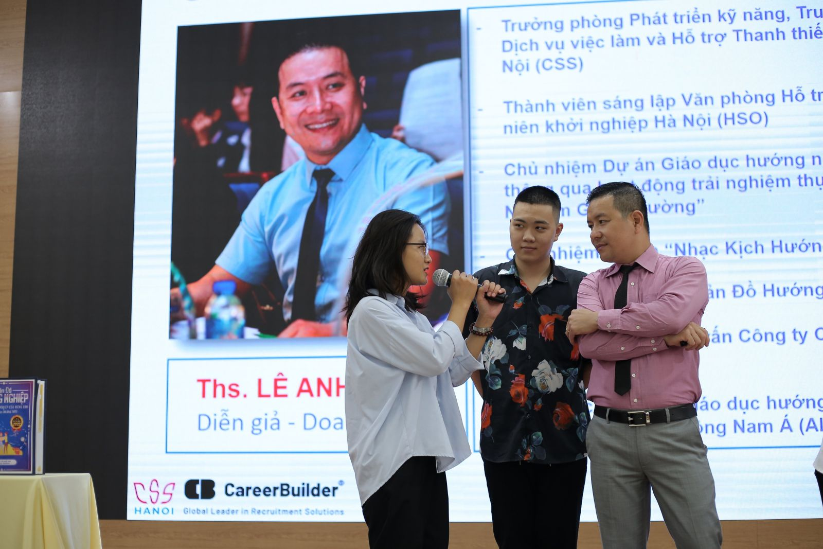 ThS. Lê Anh Tuấn giao lưu với các em sinh viên